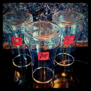 Vintage 7Up Soda glasses. Set of 4